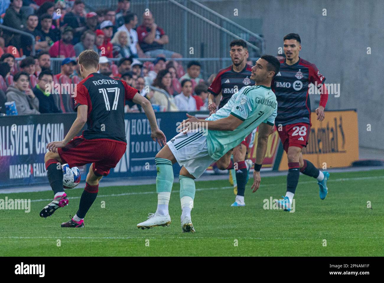 Toronto, ON, Canada - 15 avril: Georgios Giakoumakis #7 avant les combats Unis d'Atlanta pour le ballon pendant le match de la saison régulière de la MLS 2023 b Banque D'Images