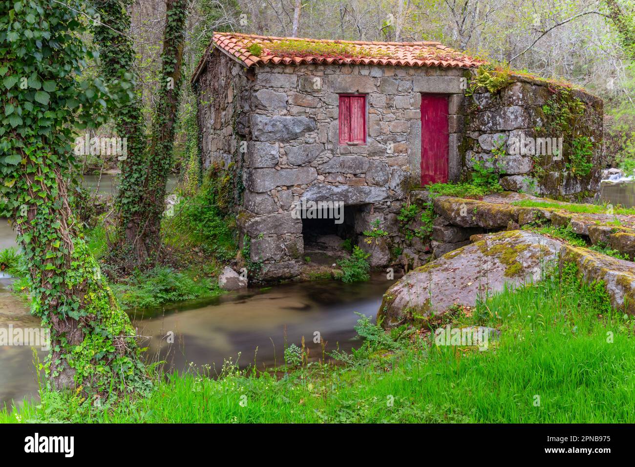 Ancien moulin à eau de la rivière Homem, Amares, Portugal Banque D'Images