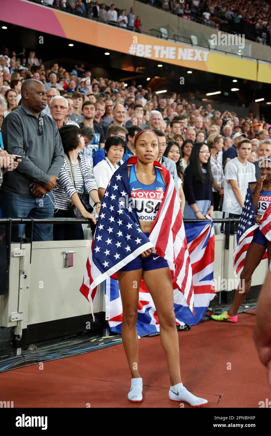 Allyson Felix avec le drapeau des États-Unis aux Championnats du monde d'athlétisme de Londres 2017. Banque D'Images