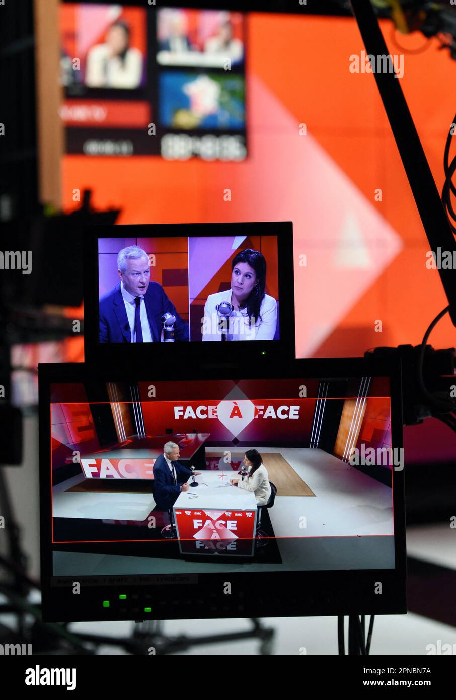 Bruno le Maire est interviewé par Apolline de Malherbe sur CMR/BFMTV à Paris, France sur 18 avril 2023 photo par Alain Apaydin/ABACAPRESS.COM Banque D'Images