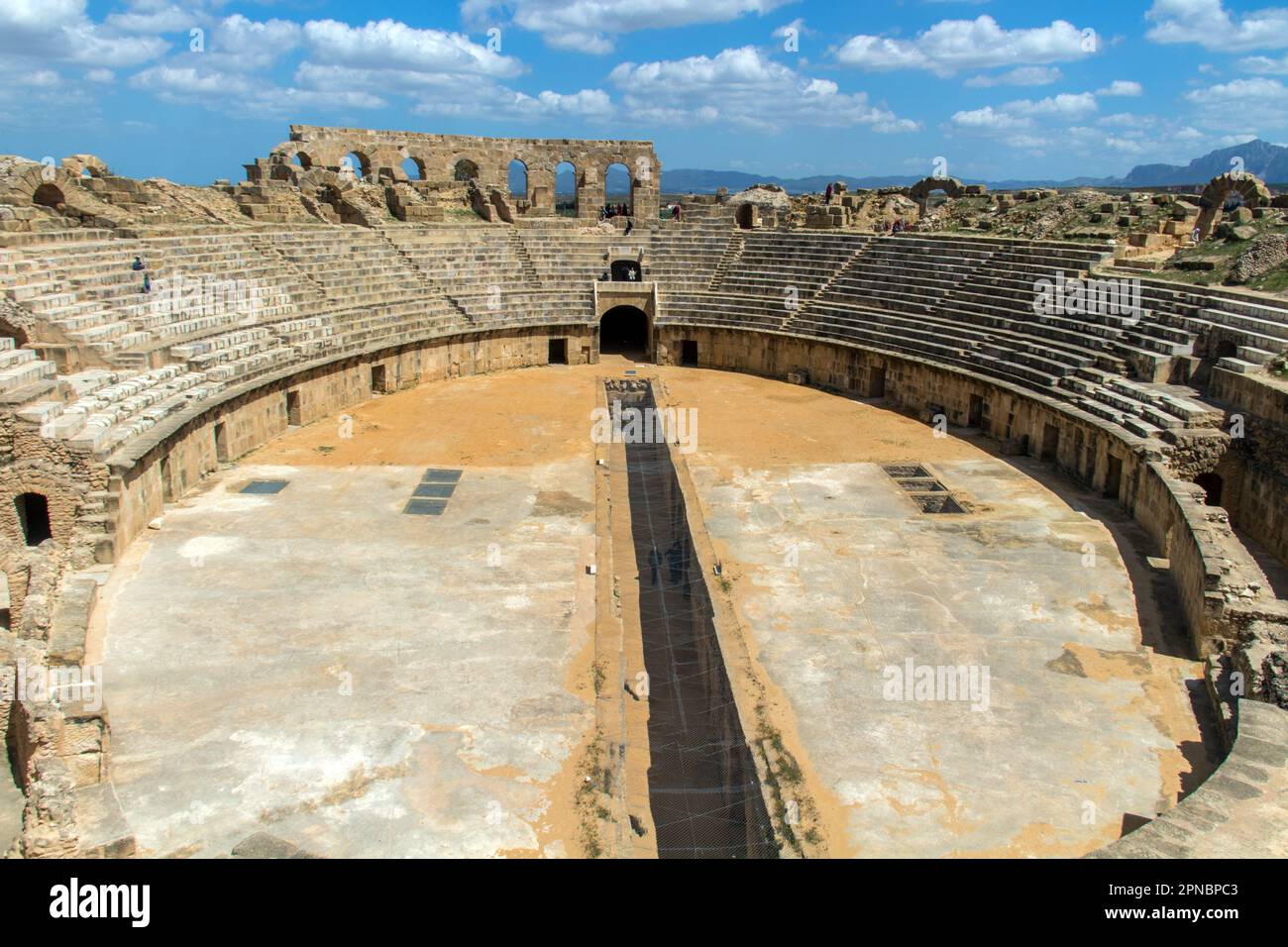 L'amphithéâtre Uthina : une impressionnante structure romaine en Tunisie Banque D'Images