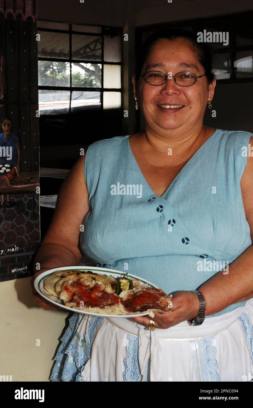 Pupuseria Paty, quartier de Los planes de Renderos, dans les collines au-dessus de San Salvador. La Popusa, un type de tortilla, est le plat national salvadorien. S. El Banque D'Images