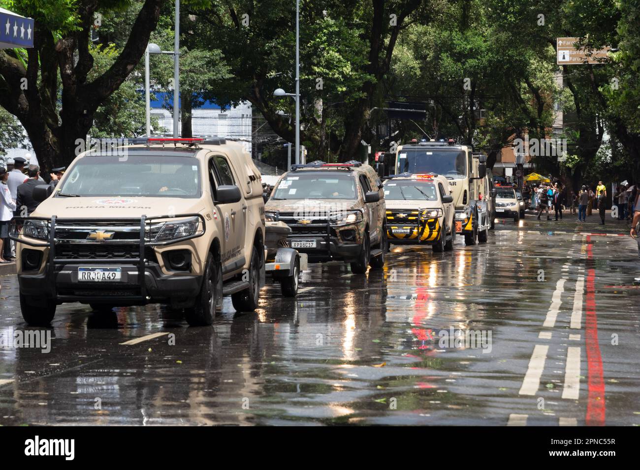 Salvador, Bahia, Brésil - 07 septembre 2022: Les voitures et les camions de la police militaire de Bahia sont vus au défilé de la Journée de l'indépendance du Brésil à Salvador. Banque D'Images