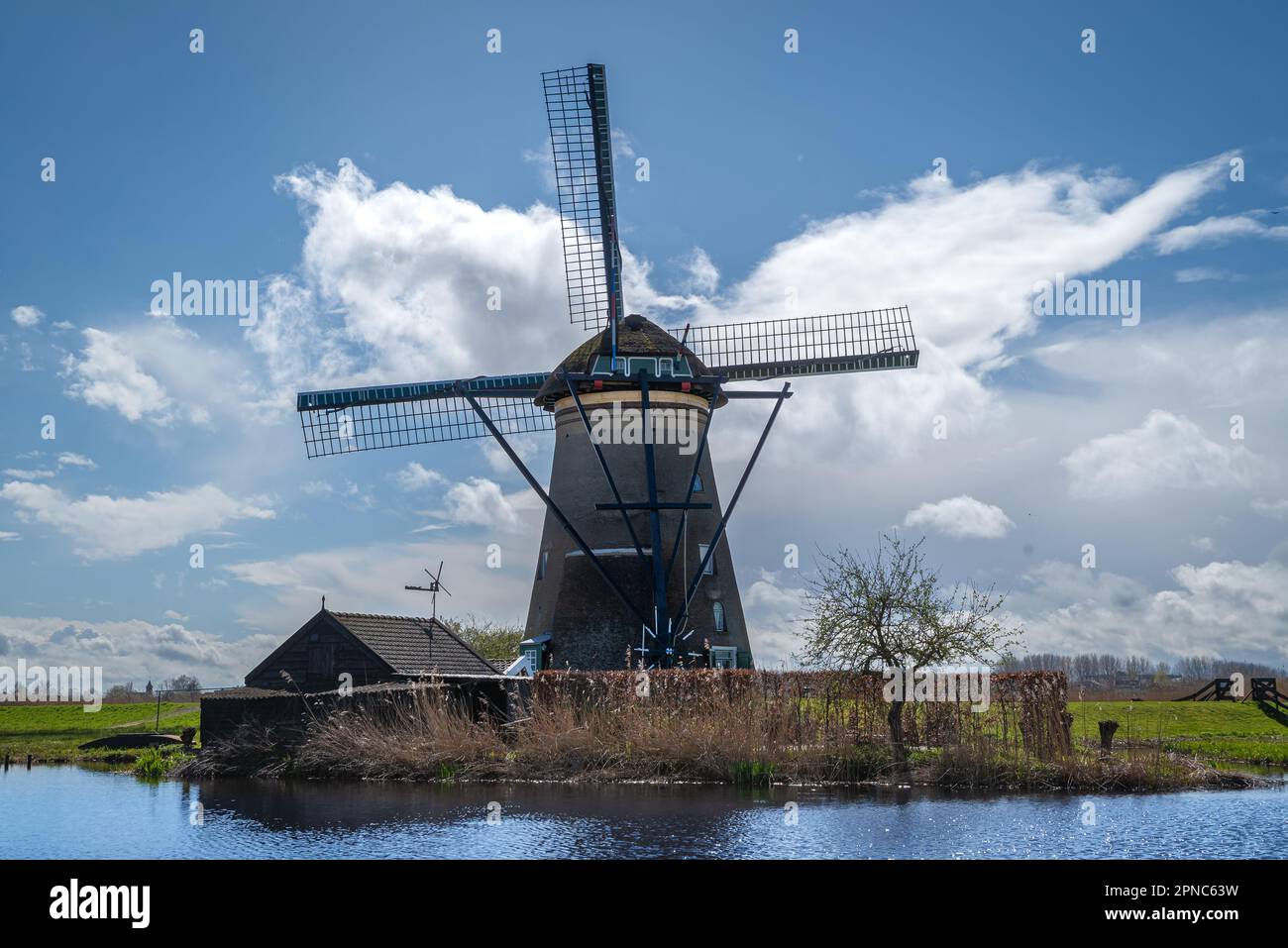 parc à éoliennes kinderdijk aux pays-Bas. Une partie du site du patrimoine mondial de l'UNESCO. Moulin à vent typique de Hollande. Vous pouvez voir comme ça tout ce que vous allez Banque D'Images
