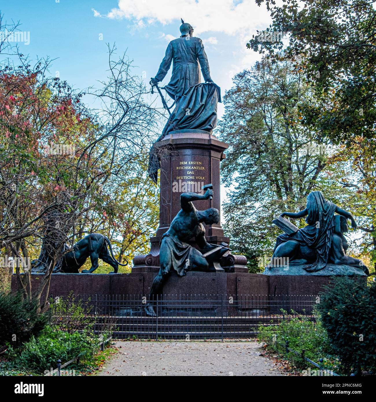 Le Mémorial de Bismarck par le sculpteur Reinhold Begas commémore le prince Otto von Bismarck, Premier chancelier de l'Empire allemand, Tiergarten, Mitte, Berlin Banque D'Images