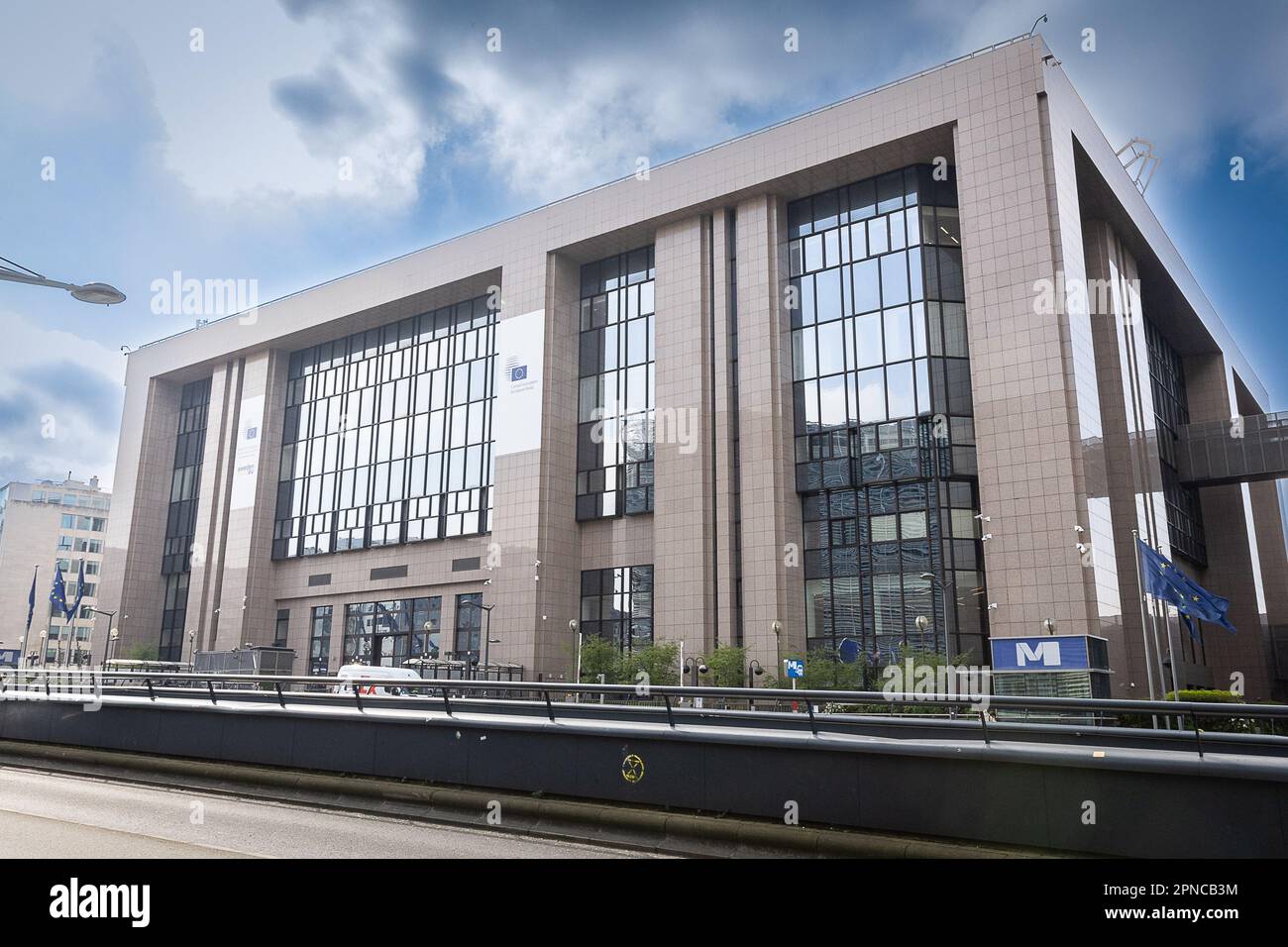 Bruxelles, Belgique. 18th avril 2023. L'illustration montre le bâtiment Justus Lipsius, situé à Bruxelles, en Belgique, qui a été le siège du Conseil de l'Union européenne à partir de 1995, Et est devenu le siège du Conseil européen de 2002, jusqu'à leur déménagement dans le nouveau bâtiment Europa adjacent au début de 2017, le mardi 18 avril 2023. BELGA PHOTO JAMES ARTHUR GEKIERE crédit: Belga News Agency/Alay Live News Banque D'Images