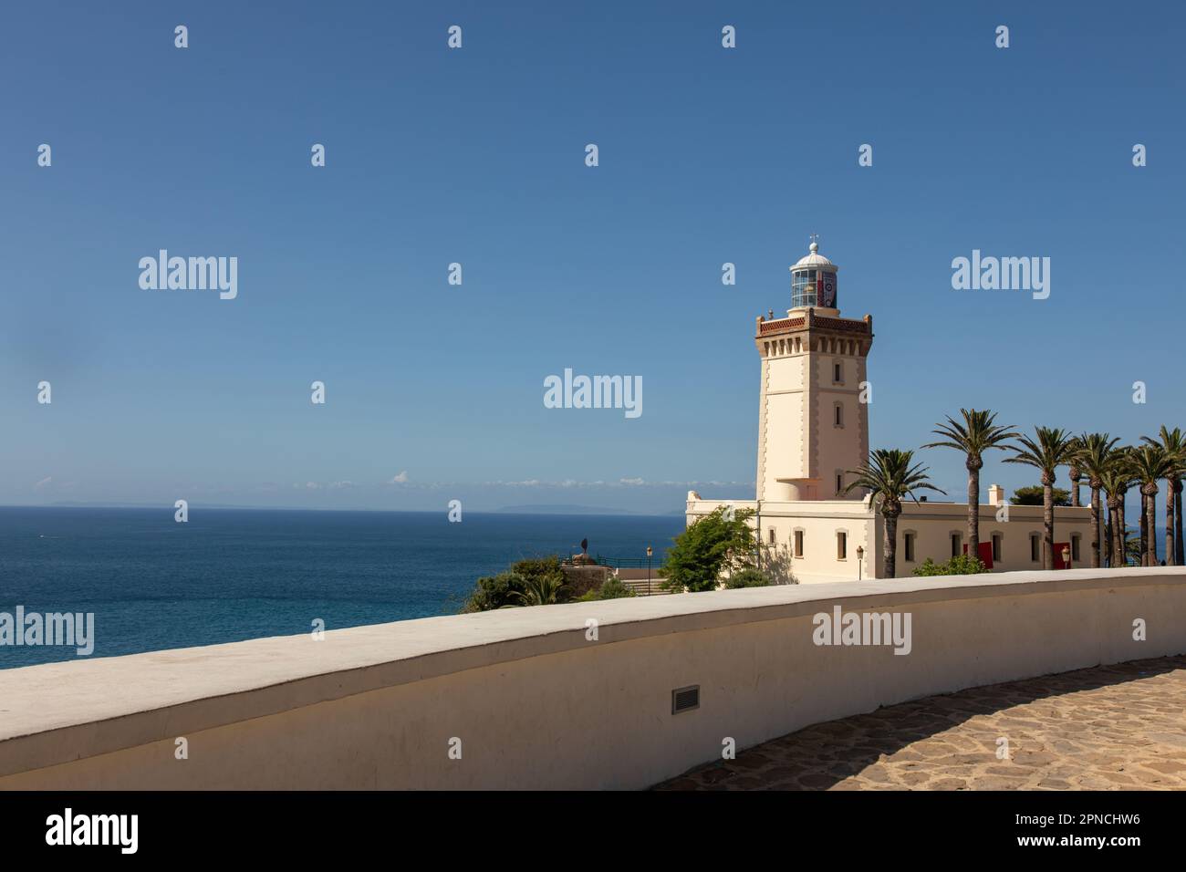 Tanger, Maroc - 2022: Réserve du Cap Spartel près de Tanger, avec un phare très célèbre Banque D'Images