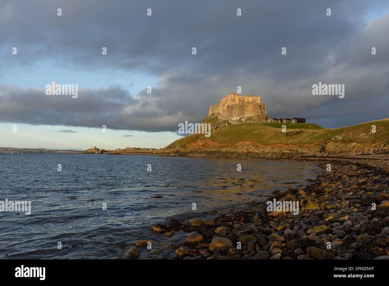 18.10.22 Château de Lindisfarne sur l'île Sainte de Lindisfarne, à Northumberland, Angleterre. Le château de Lindisfarne est un château datant de 16th ans sur l''île Sainte. Tél Banque D'Images