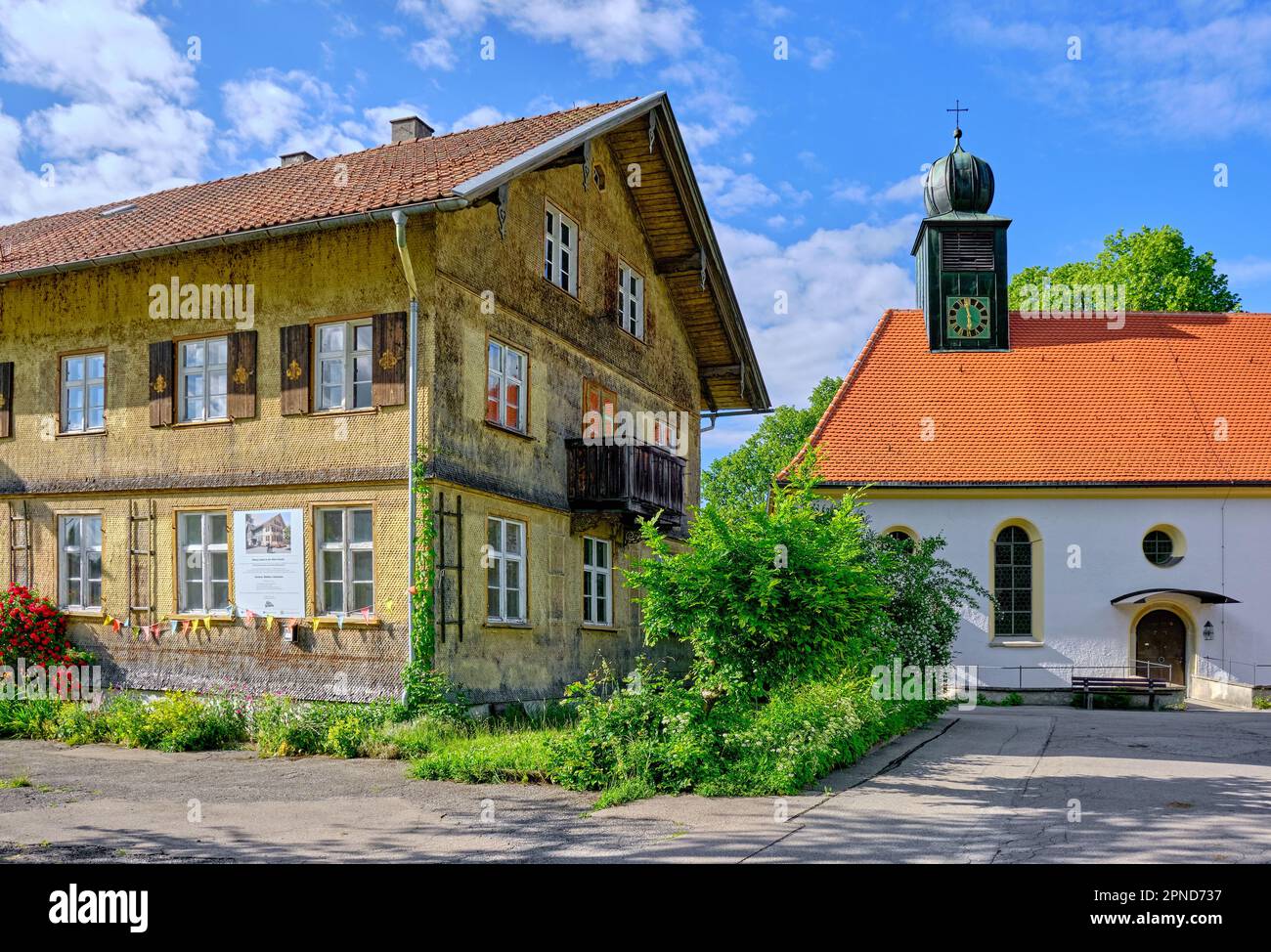 Édifice historique et patrimoine culturel, ancienne maison scolaire de Bühl am Alpsee, Immenstadt im Allgäu, Bavière, Allemagne. Banque D'Images