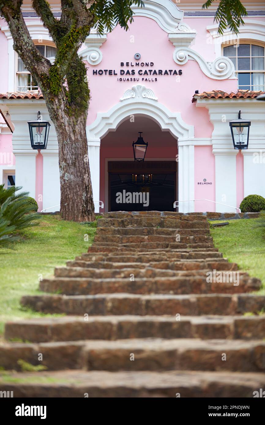 L'entrée du 'Belmond Hotel Das Cataratas' à l'intérieur du parc national de Iguazú, Brésil. Banque D'Images