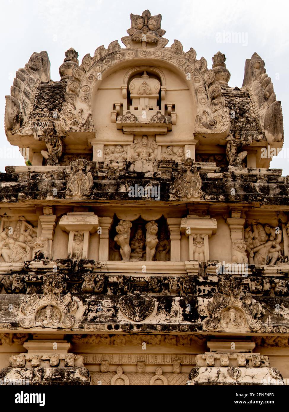 Vue sur Gopuram dans le temple Kailasanathar situé à kanchipuram dédié au seigneur shiva Banque D'Images