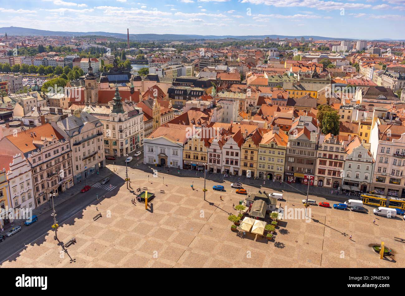 PILSEN, RÉPUBLIQUE TCHÈQUE, EUROPE - antenne de bâtiments sur la place principale de Pilsen. Namesti Republiky Plzen. Banque D'Images