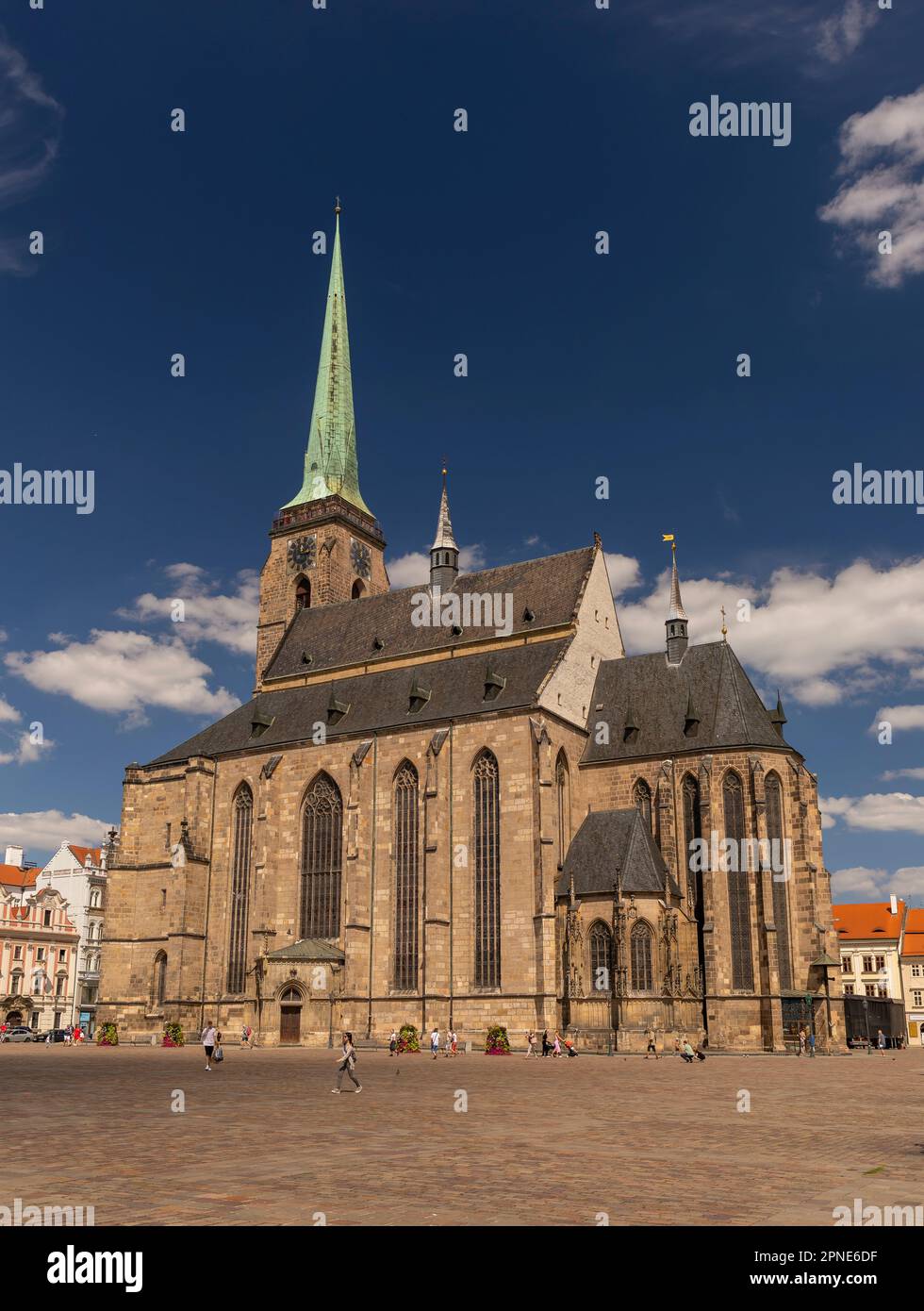 PILSEN, RÉPUBLIQUE TCHÈQUE, EUROPE - la Cathédrale de Saint Bartholomée, une église gothique sur la place principale de Pilsen. Banque D'Images