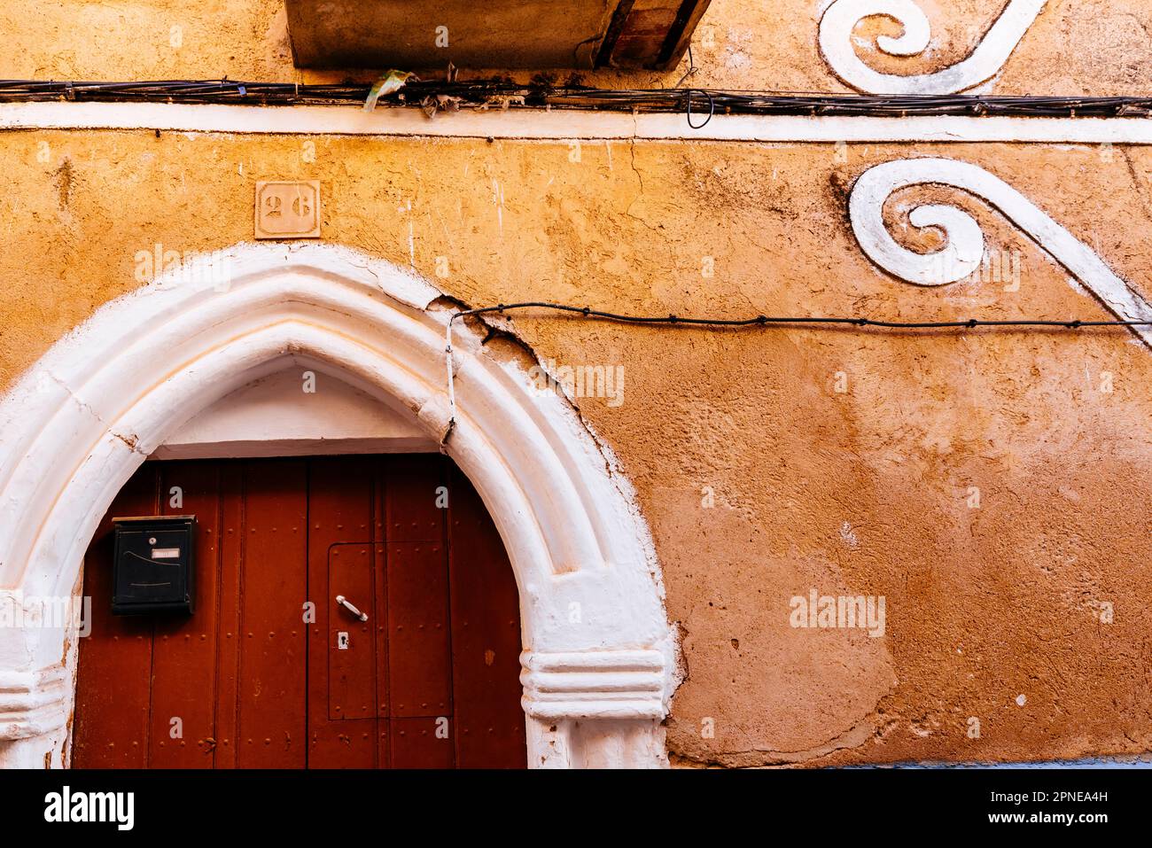 Détail des portes de la maison. Quartier médiéval d'Albuquerque. Quartier médiéval 'Villa Adentro'. Villa Adentro ou Barrio de la Teta Negra. Alburquer Banque D'Images