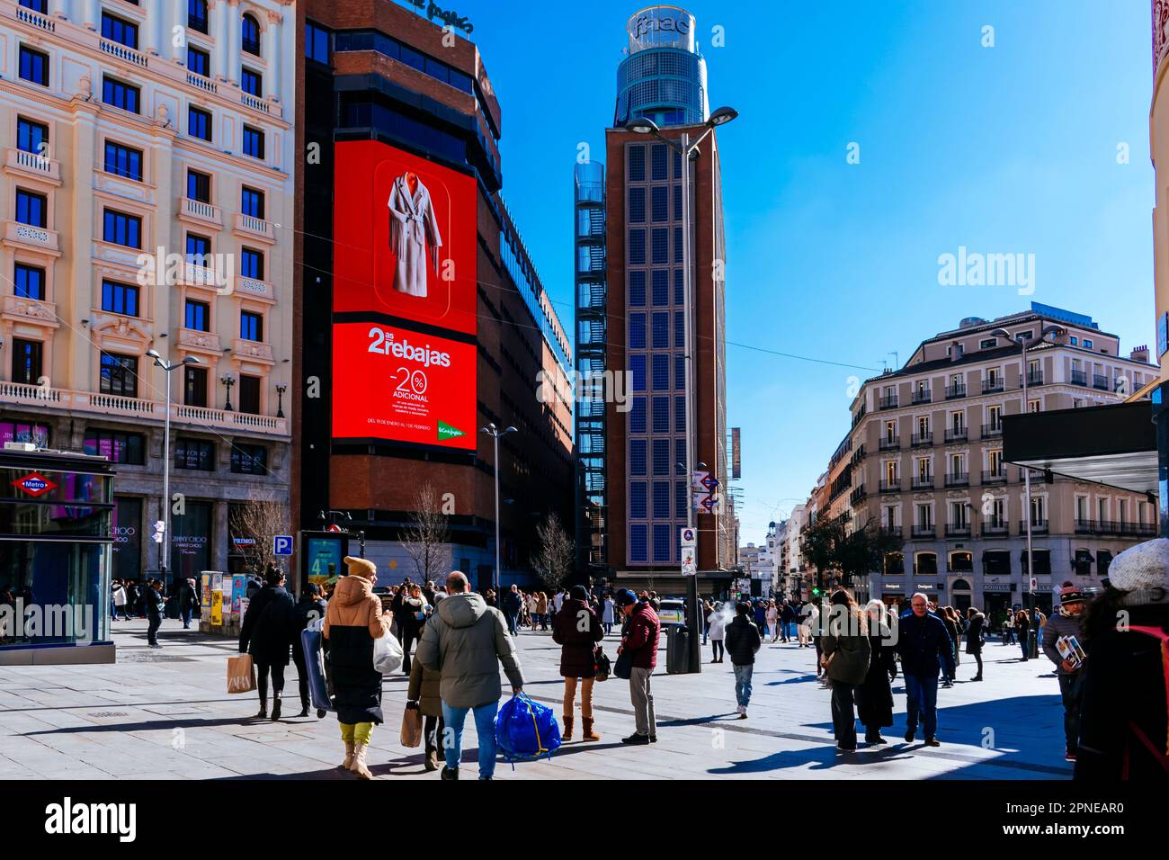 La place Callao, Plaza del Callao, est située dans le centre de la capitale espagnole de Madrid. Situé dans un quartier très commercial de la ville, le ped Banque D'Images