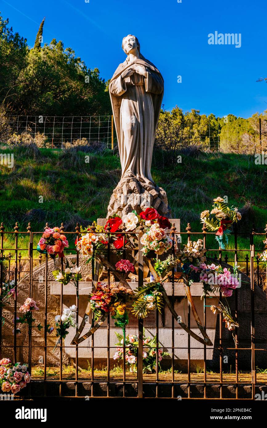 Virgen de Despeñaperros, statue de la vierge située à côté de l'ancienne route nationale N4a vers l'Andalousie. Mémorial María Josefa Segovia. Santa Elena, Banque D'Images