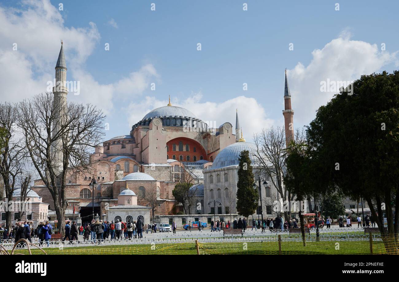 Istanbul, Turquie - 24 mars 2022 : Tourisme venez visiter la mosquée de sophia à Istanbul par une belle journée ensoleillée Banque D'Images