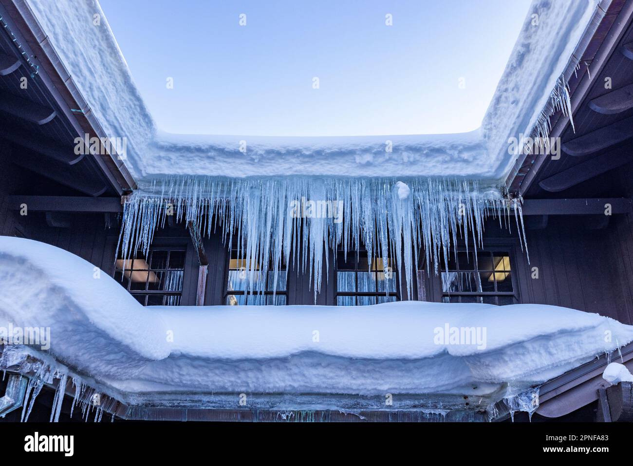 États-Unis, Idaho, Sun Valley, neige et glaces sur le toit Banque D'Images