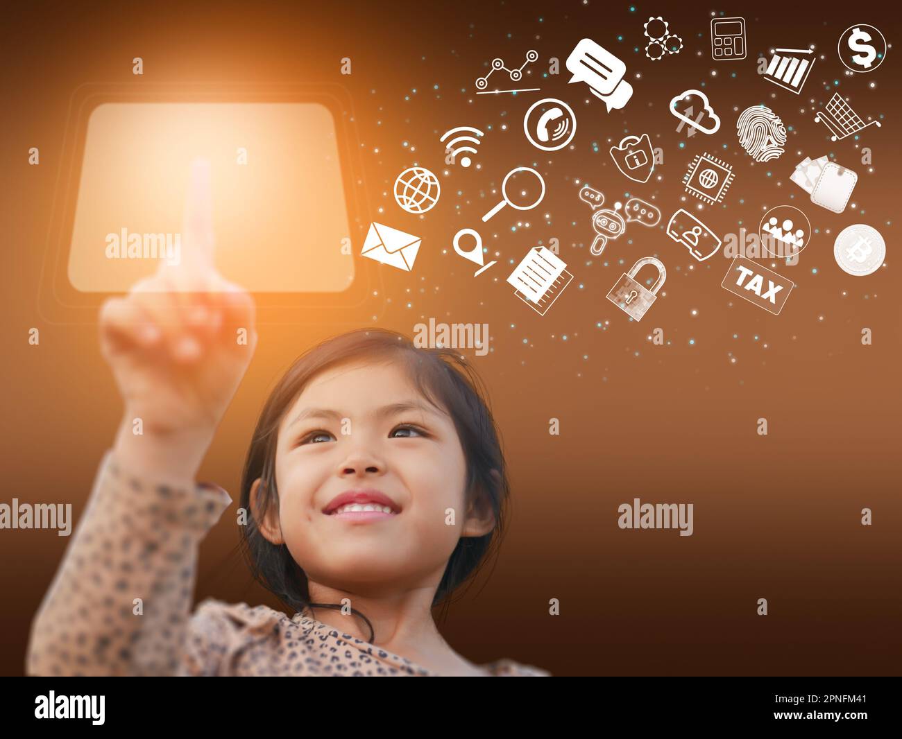 Une main de fille touchant ou activant un écran virtuel avec beaucoup d'icônes liées à Internet volant hors de lui, Internet de la technologie de chose Banque D'Images