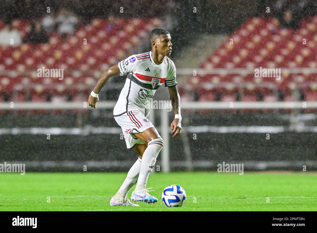 SÃO PAULO, SP - 18.04.2023: SÃO PAULO FC X PUERTO CABELLO - Arboleda do São Paulo pendant le match entre São Paulo FC x Puerto Cabello valable pour la première partie de la Sudamericana et tenu au stade Morumbi à São Paulo, SP. (Photo: Maurício Rummens/Fotoarena) Banque D'Images