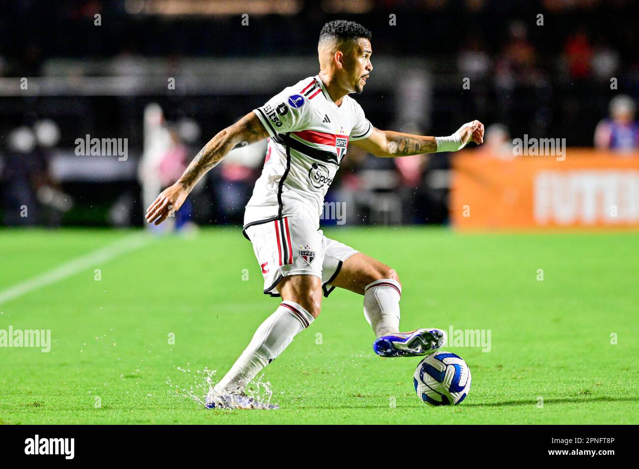 SÃO PAULO, SP - 18.04.2023: SÃO PAULO FC X PUERTO CABELLO - Luciano do São Paulo pendant le match entre São Paulo FC x Puerto Cabello valable pour le premier tour de la Sudamericana et tenu à Estádio do Morumbi à São Paulo, SP. (Photo: Maurício Rummens/Fotoarena) Banque D'Images