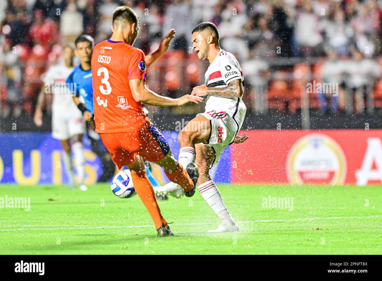SÃO PAULO, SP - 18.04.2023: SÃO PAULO FC X PUERTO CABELLO - Nestor do São Paulo pendant le match entre São Paulo FC x Puerto Cabello valable pour la première partie de la Sudamericana et tenu au stade Morumbi à São Paulo, SP. (Photo: Maurício Rummens/Fotoarena) Banque D'Images