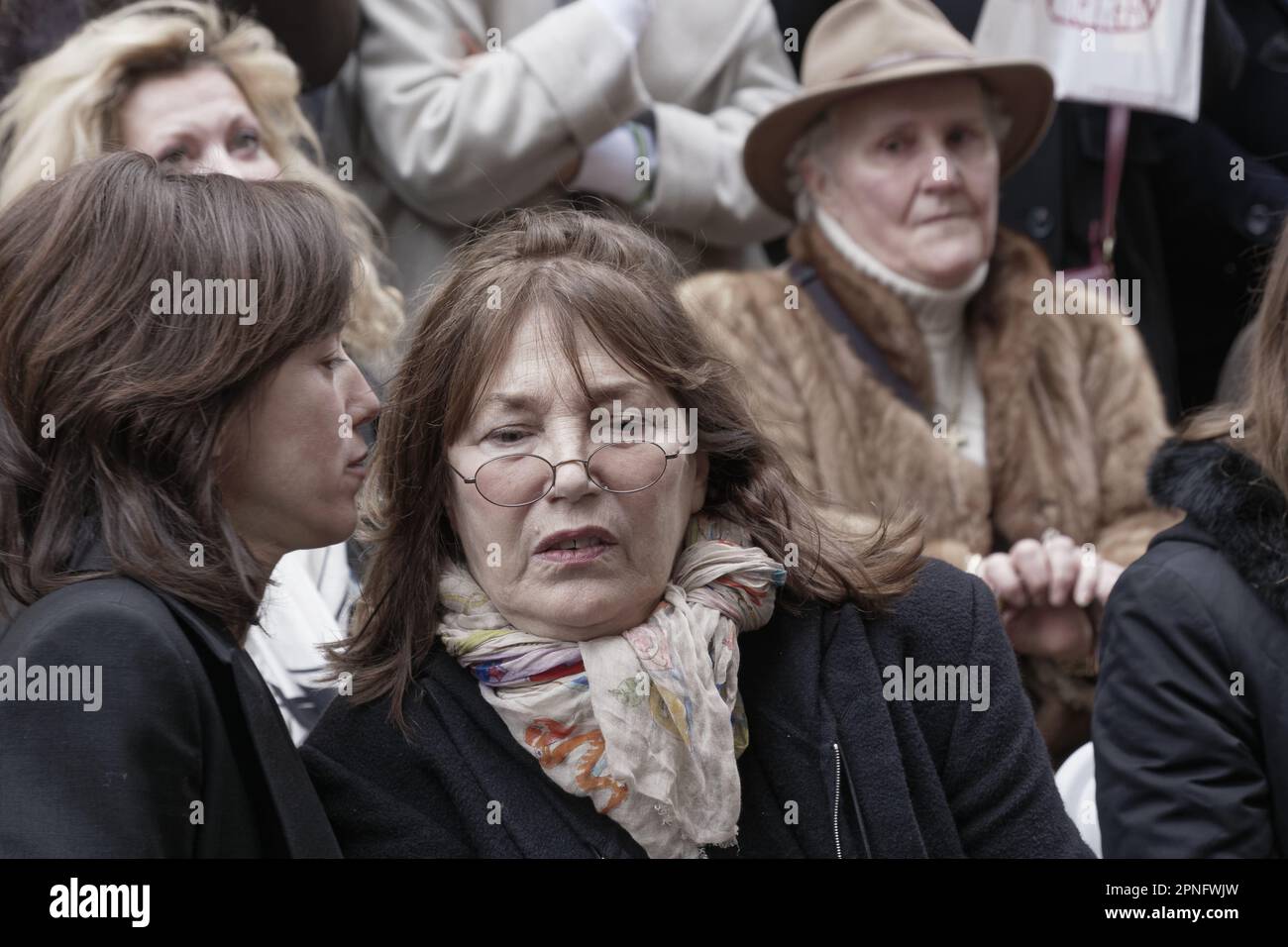 Paris,France.10 mars,2016.Charlotte Gainsbourg, Jane Birkin assiste à la cérémonie de la plaque commémorative en l'honneur de Serge Gainsbourg à Paris Banque D'Images