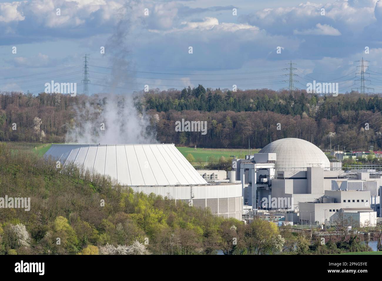 Tour de refroidissement et réacteur de la centrale nucléaire de Neckarwestheim, Neckarwestheim, Bade-Wurtemberg, Allemagne Banque D'Images