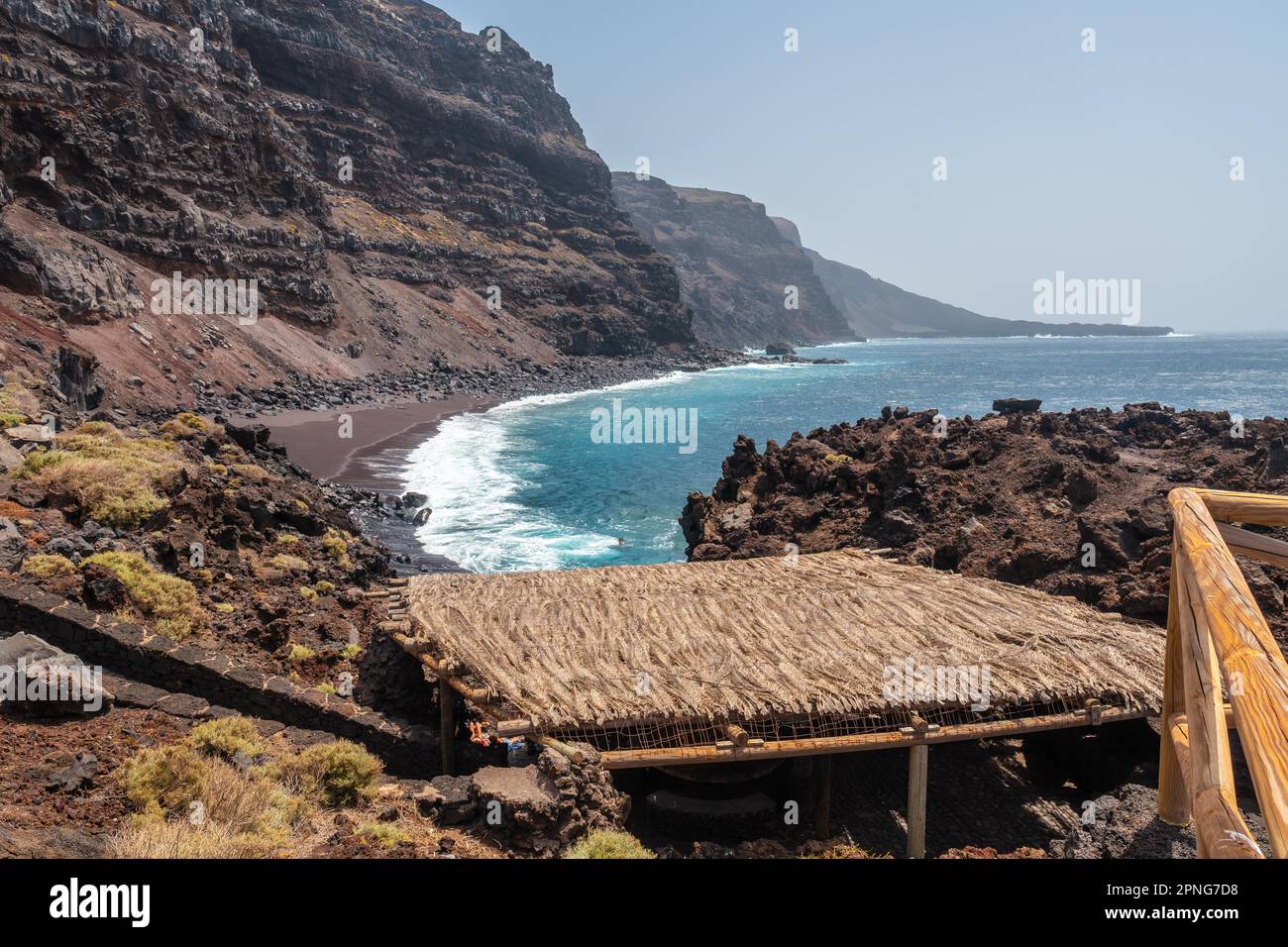 Des espaces de loisirs pour les barbecues sur la plage de Verodal sur l'île El Hierro. Îles Canaries Banque D'Images