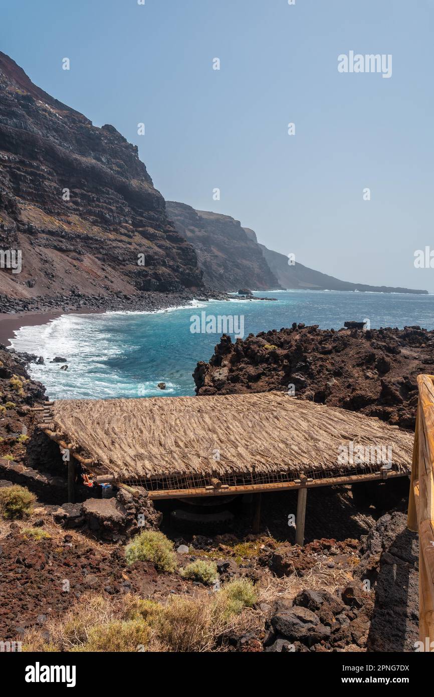 Des espaces de loisirs pour les barbecues sur la plage de Verodal sur l'île El Hierro. Îles Canaries Banque D'Images