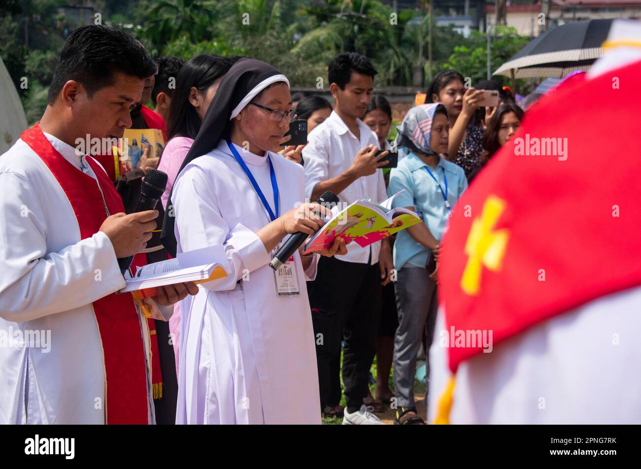 GUWAHATI, INDE, AVRIL 7 : les dévotés chrétiens prennent part à une procession du Vendredi Saint sur 7 avril 2023 à Guwahati, Inde Banque D'Images