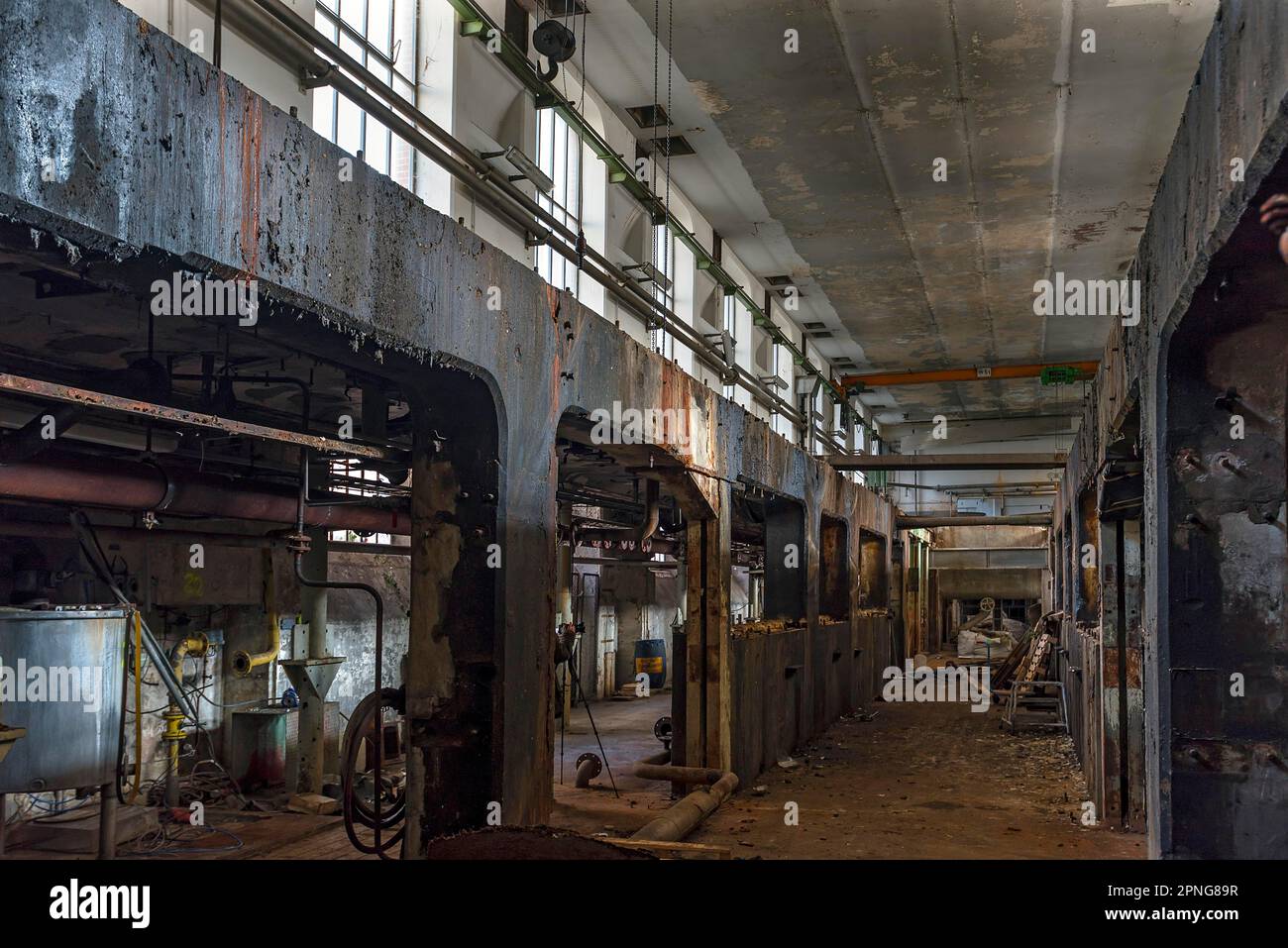 Démantèlement des salles de production d'une ancienne usine de papier, Lost place, Bade-Wurtemberg, Allemagne Banque D'Images