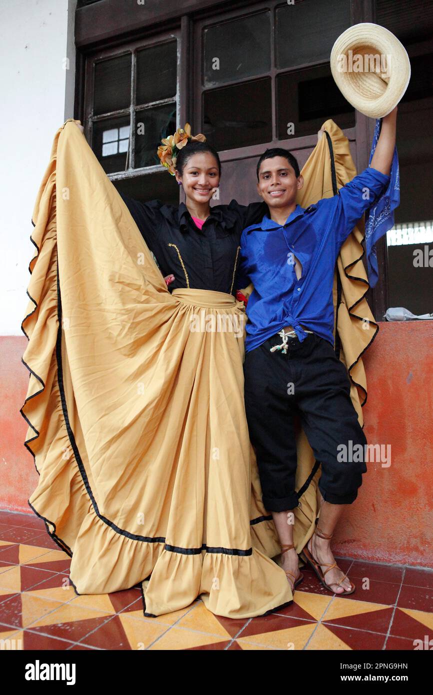 Danseurs de Kofradia en robe traditionnelle, Liberia, province de Guanacaste, Costa Rica Banque D'Images