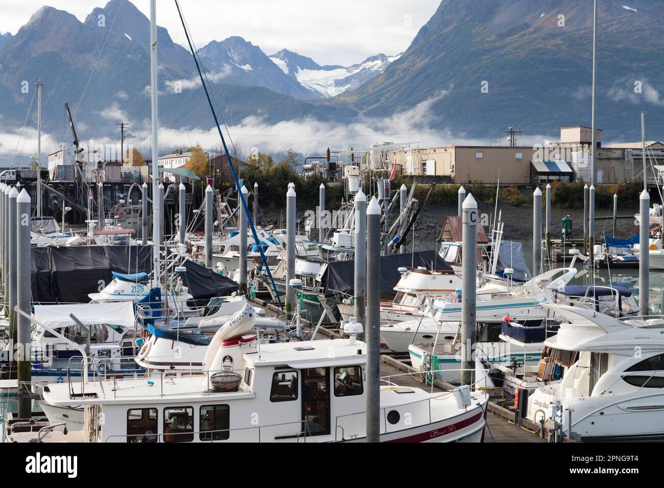 Bateaux dans le port de Valdez, Alaska Banque D'Images