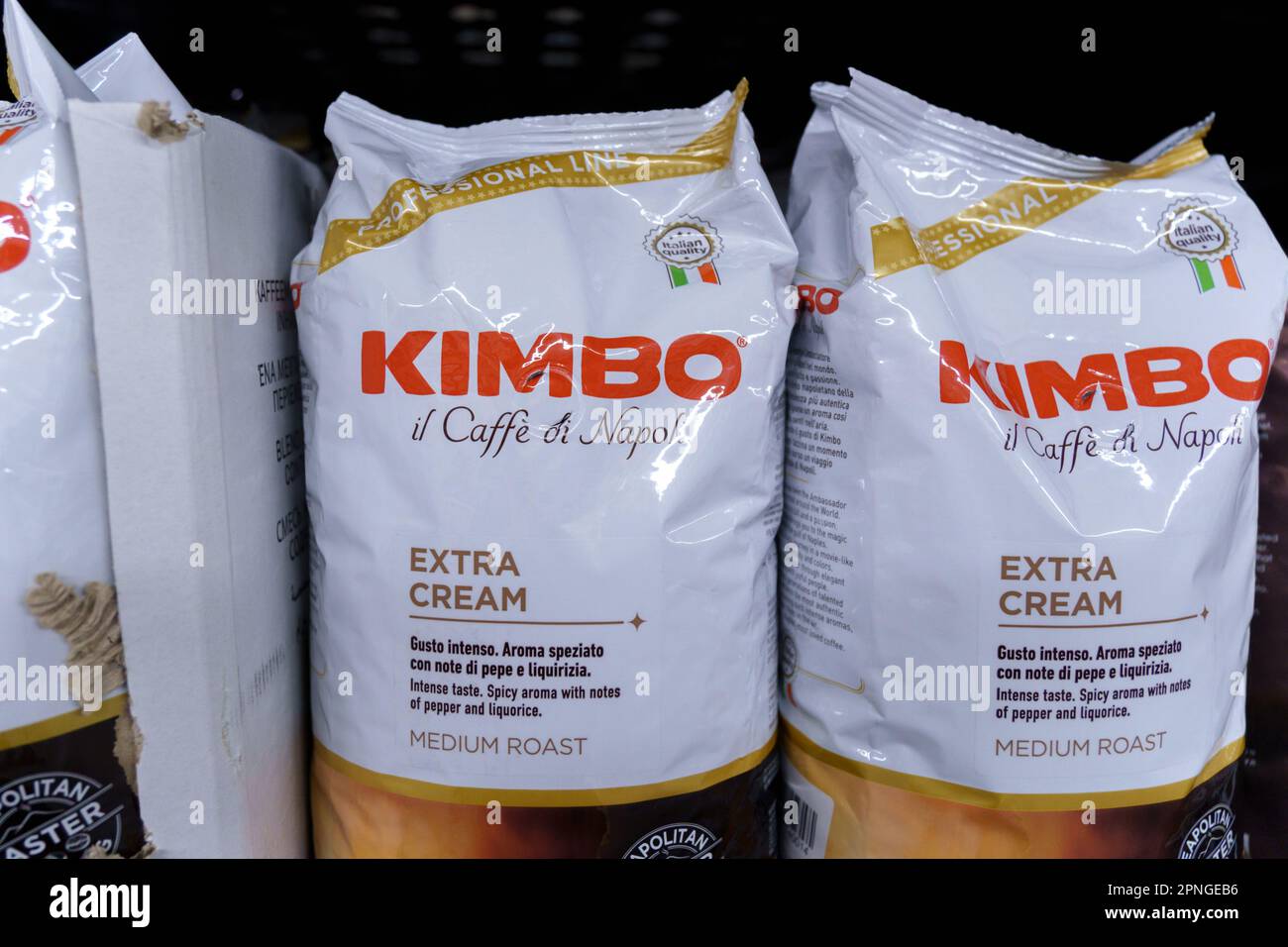 Tyumen, Russie-26 janvier 2023: Kimbo macinato café. Kimbo est un fabricant italien de produits de café Banque D'Images