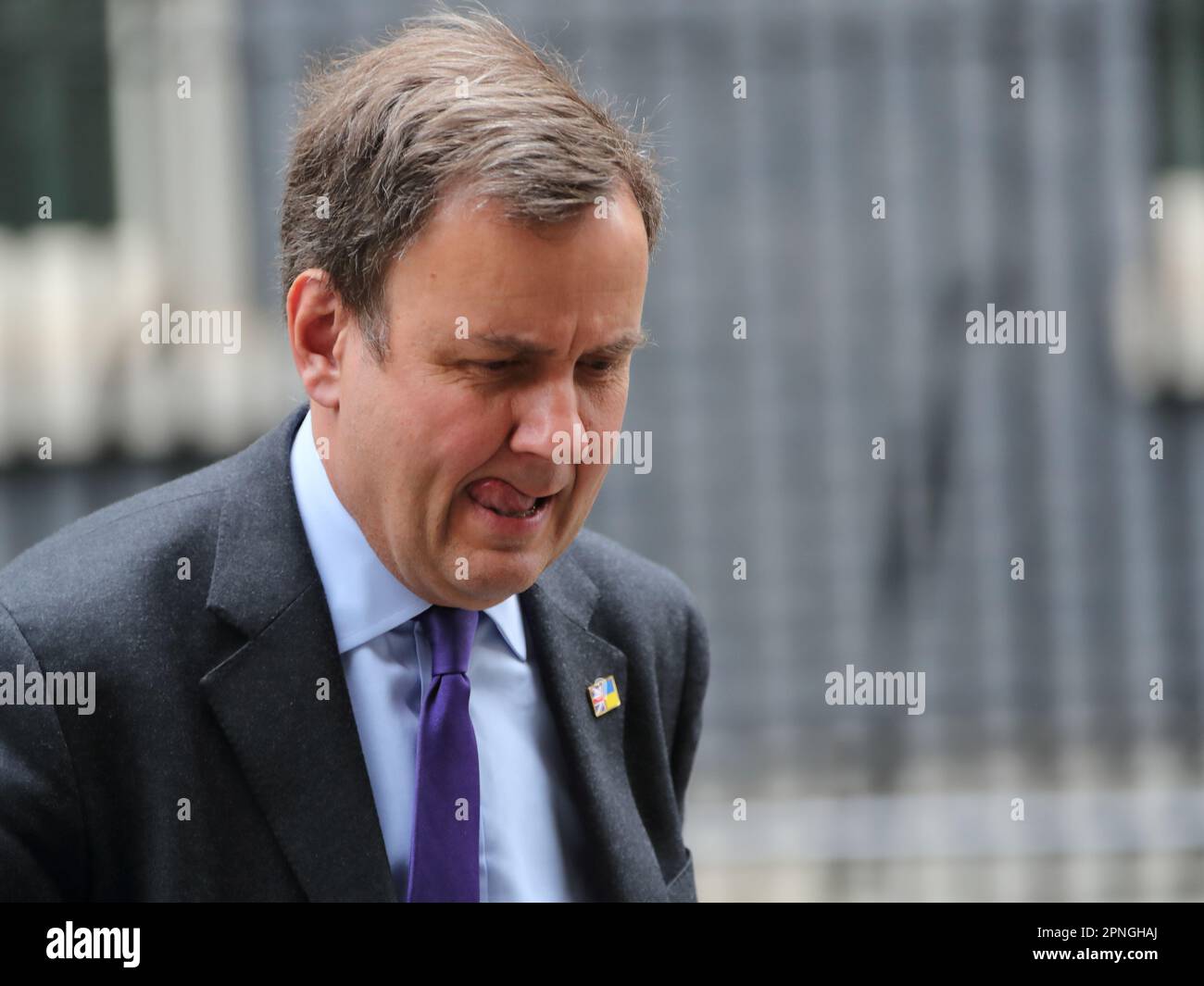 Londres, Royaume-Uni. 18th avril 2023. Greg Hands, président du parti conservateur, part après la réunion du Cabinet Downing Street no 10. Banque D'Images