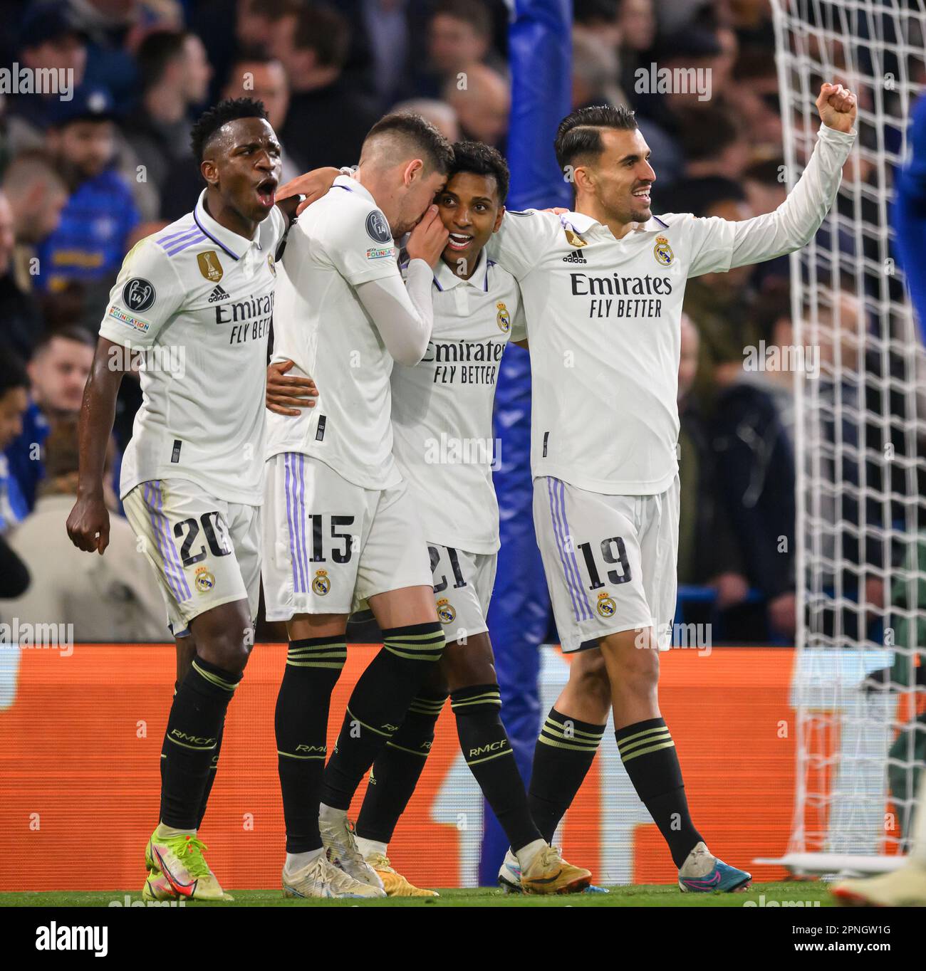 Londres, Royaume-Uni. 18th avril 2023. 18 avril 2023 - Chelsea v Real Madrid - UEFA Champions League - Stamford Bridge le Rodrygo du Real Madrid célèbre son deuxième but avec Vinicius Junior, Federico Valverde et Dani Ceballos lors du match de la Champions League à Stamford Bridge, Londres. Crédit photo : Mark pain/Alamy Live News Banque D'Images