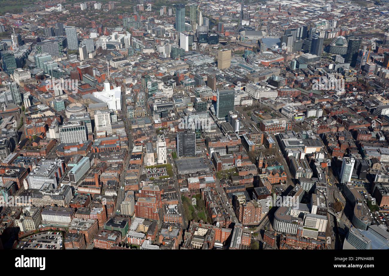 Vue aérienne vers le nord-ouest en traversant le centre-ville de Manchester avec la station Piccadilly dans le coin inférieur droit de l'imageur Banque D'Images