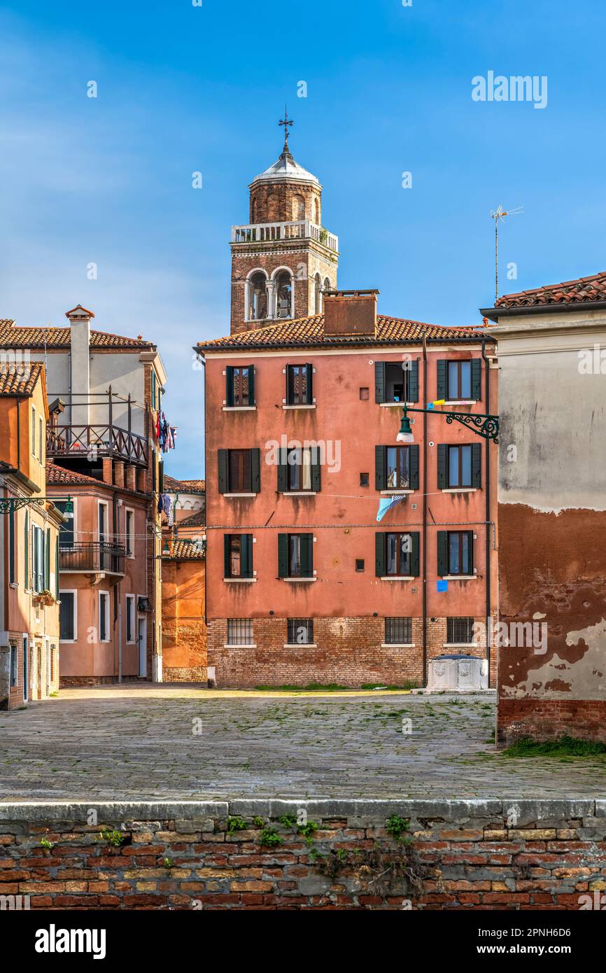 Coin de rue pittoresque du quartier de Dorsoduro, Venise, Vénétie, Italie Banque D'Images