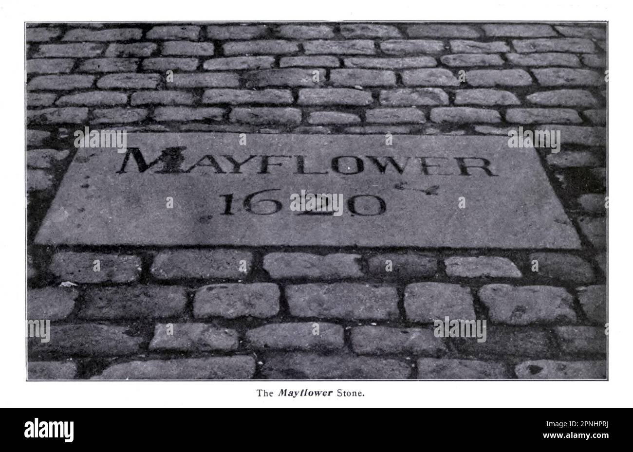 The Mayflower Stone, Plymouth, tiré du livre « Homes and Haunts of the Pilgrim Pères » d'Alexander MacKennal, 1835-1904; et révisé par Howell Elvet Lewis, Date de publication 1920 Publisher London, The religieux tractus Society Banque D'Images