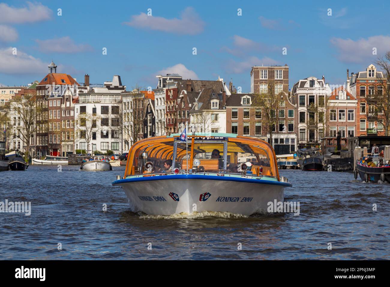 PLAS Koningin Emma tour en bateau le long du canal à Amsterdam, Hollande, pays-Bas en avril Banque D'Images