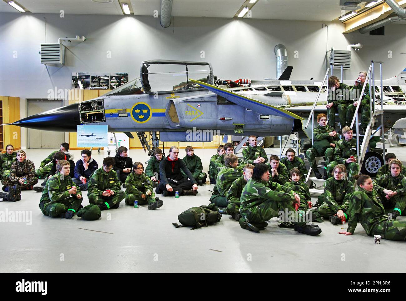 Les jeunes qui prennent conscience de l'Association suédoise des volontaires de l'Armée de l'Air (Suédois: Flygvapenfrivilligas riksförbund, FVRF), communément connue sous le nom de volontaires de l'Armée de l'Air (Suédois: Flygvapenfrivilliga) est une organisation de défense volontaire suédoise. Sur la photo : Voici une photo des écoles de vol des forces armées suédoises à Halmstad, en Suède. Banque D'Images