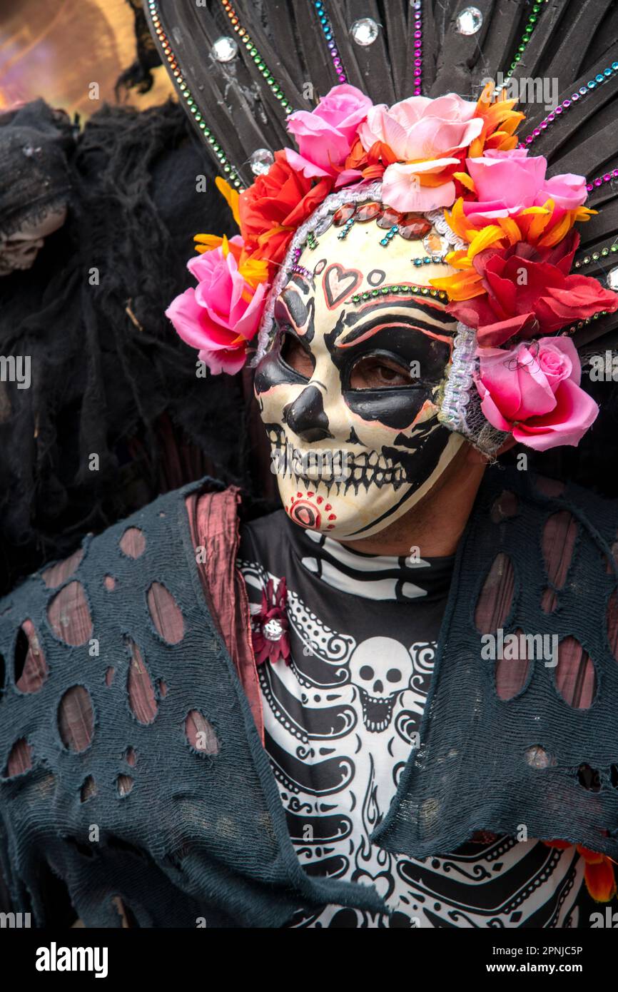 Rue Performer, Carnaval de Notting Hill, août 2022 Banque D'Images