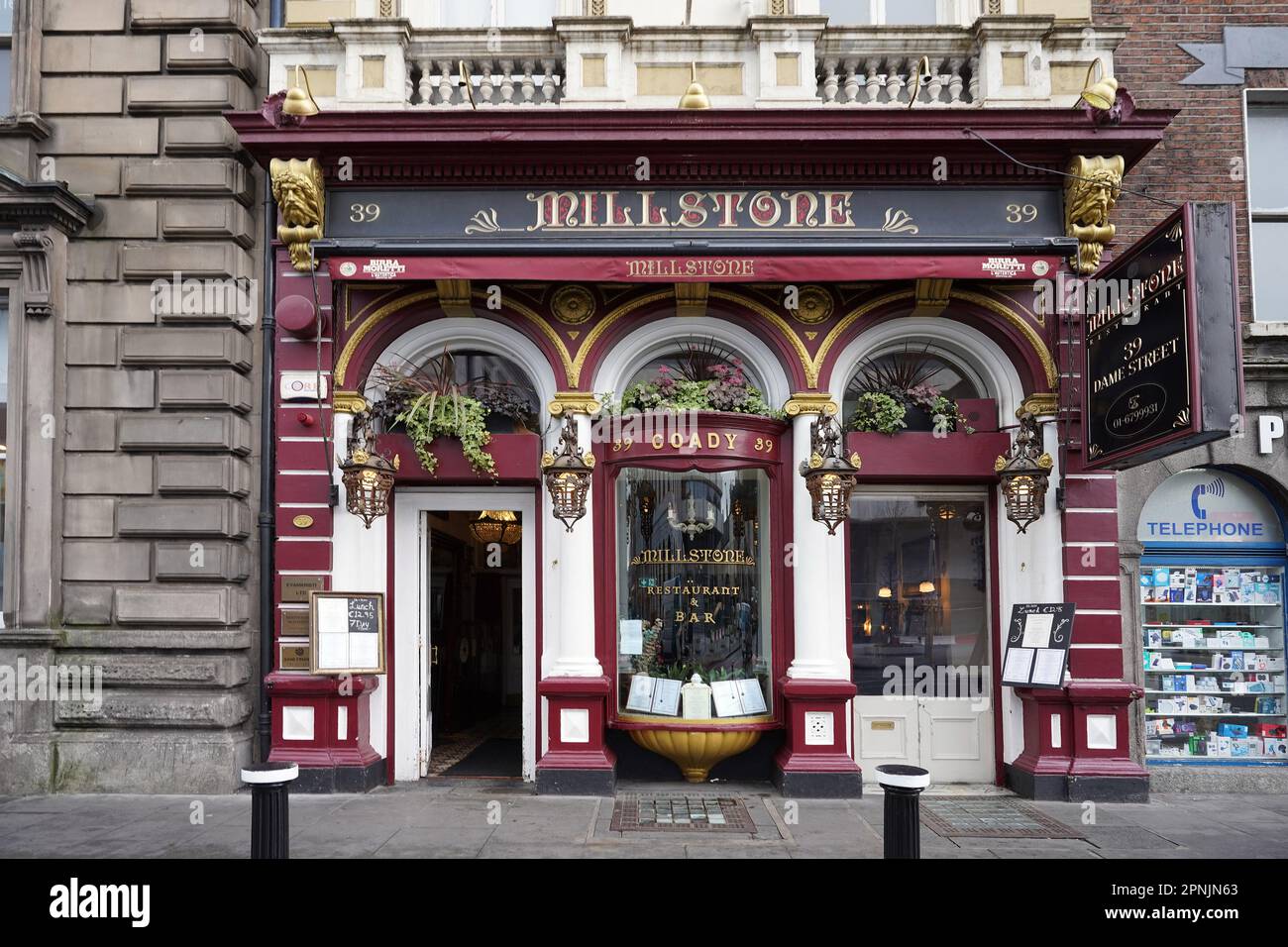 Pub et restaurant colorés près du quartier Temple Bar de Dublin Banque D'Images