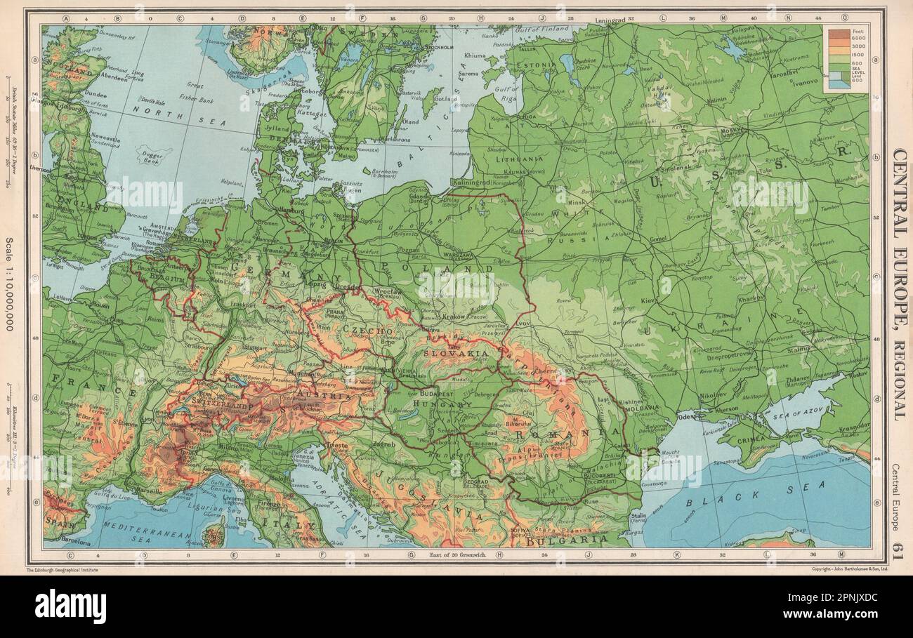 EUROPE CENTRALE. Physique. Principaux chemins de fer. BARTHOLOMEW 1952 ancienne carte d'époque Banque D'Images