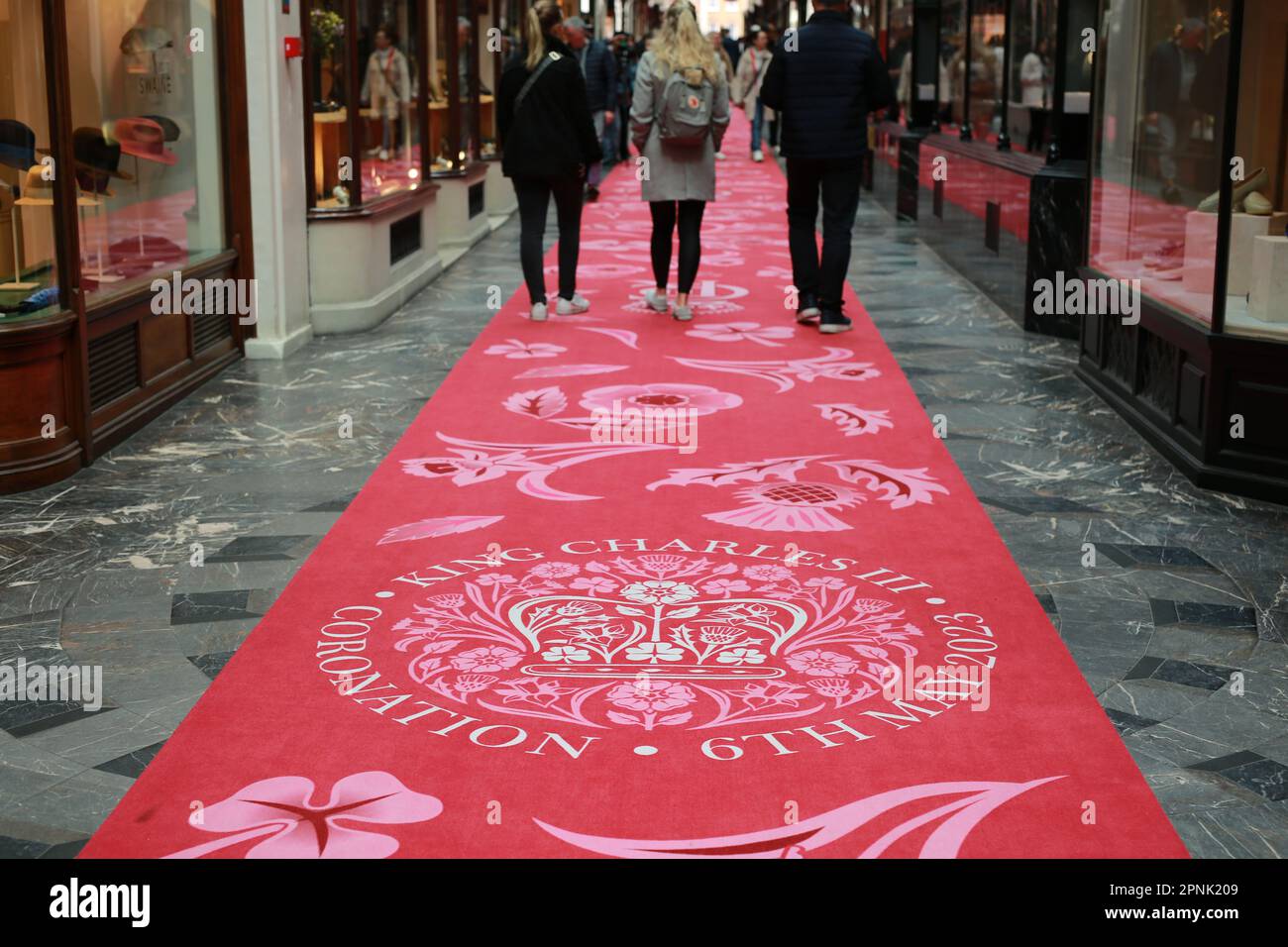 Drapeau officiel du couronnement du roi charles iii Banque de