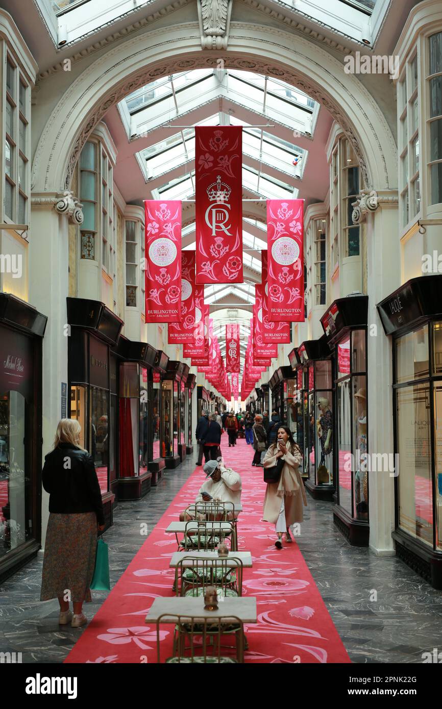 Drapeau officiel du couronnement du roi charles iii Banque de