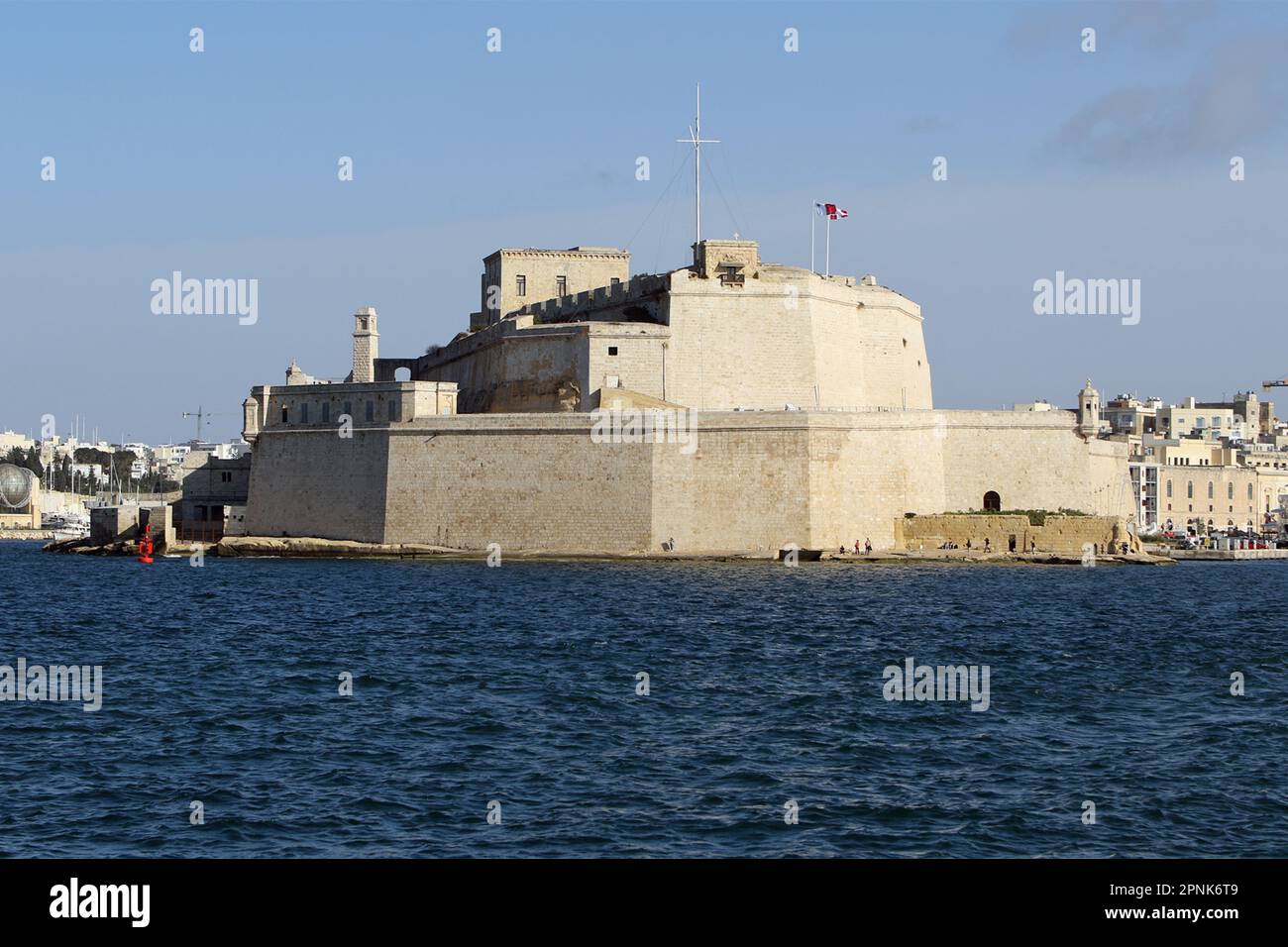 Fort St. Angelo (Maltais: Forti Sant'Anġlu ou Fortizza Sant'Anġlu) est un fort bastionné à Birgu, Malte, situé au centre du Grand Port. Banque D'Images