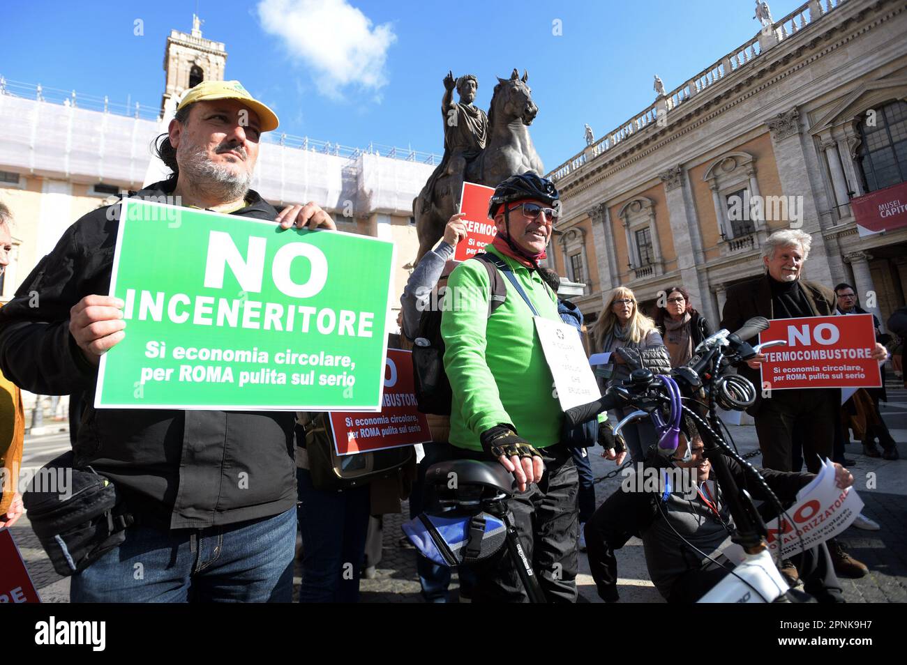 Rome, Italie. 19th avril 2023. Rome 19/04/2023 manifestation de Legambiente contre la construction de l'usine de transformation des déchets en énergie sur la Piazza del Campidoglio usage éditorial seulement crédit: Independent photo Agency/Alay Live News Banque D'Images