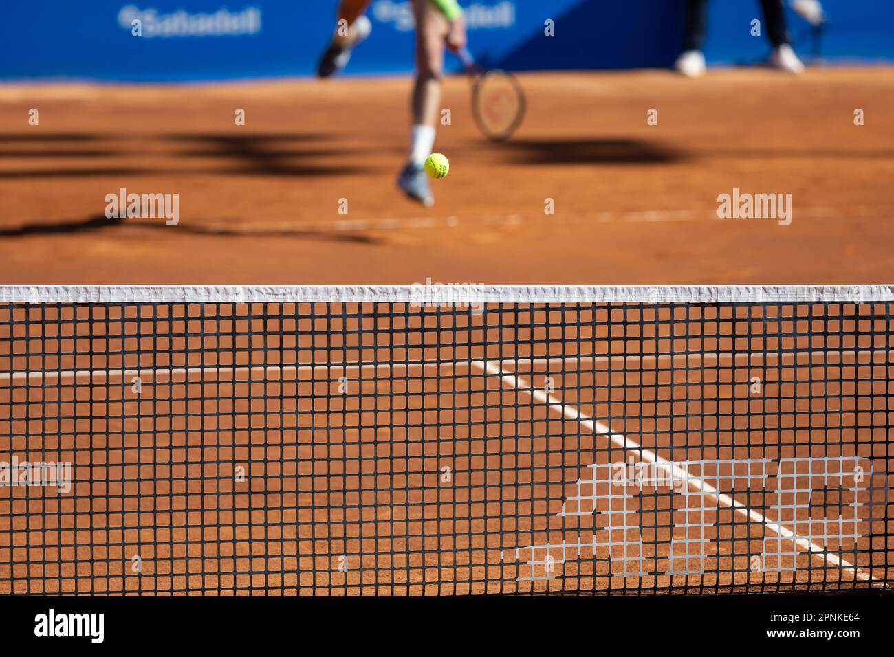 BARCELONE, ESPAGNE - AVRIL 19: Nicolas Jarry lors de l'Open de Barcelone Banc Sabadell 70 Trofeo Conde Godo jeu contre Karen Jachanov au Real Club de Tenis Barcelone sur 19 avril 2023 à Barcelone, Espagne Banque D'Images